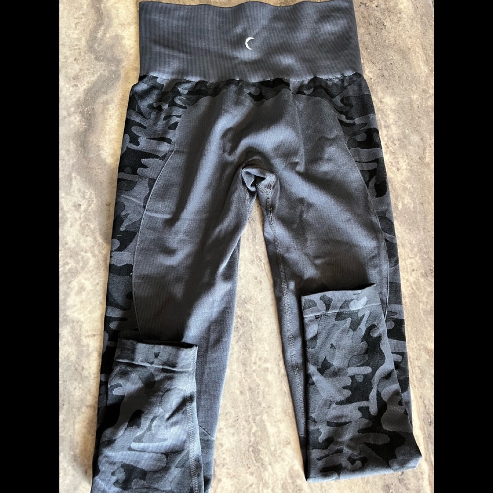 Zyia Camo Leggings 24”